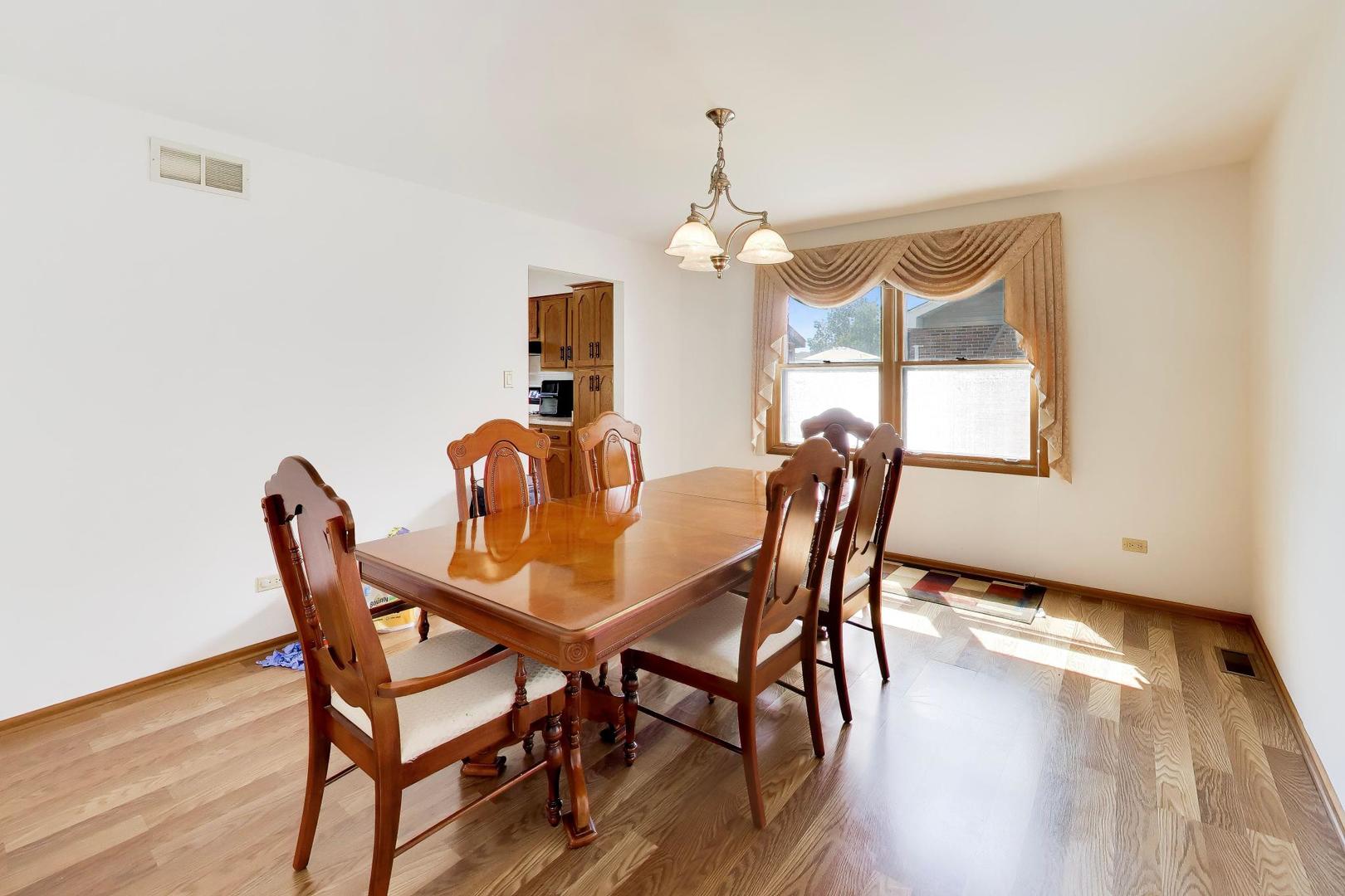 7533 Wilton Road Darien, IL 60561 - Photo 9 of 19 Gallery Image 9