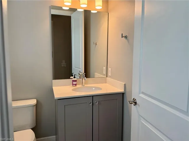 a view of empty room with floor to ceiling window