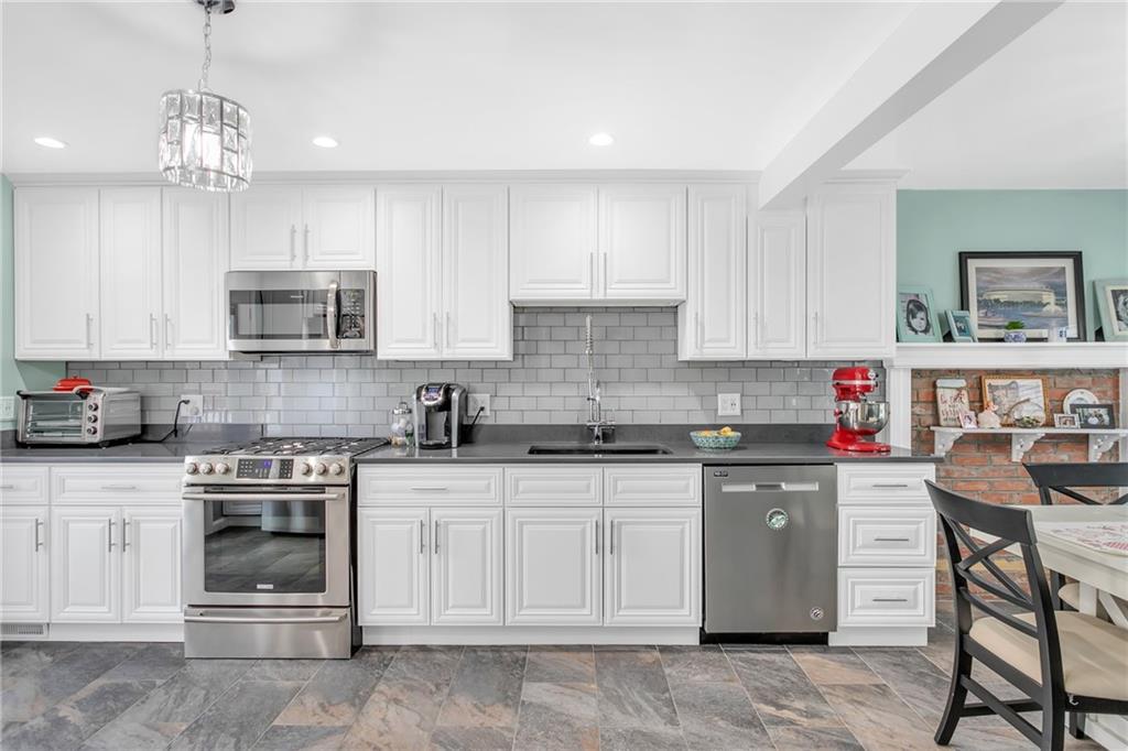 108 Carson Street Springdale, PA 15144 - Photo 8 of 25 Gallery Image 8