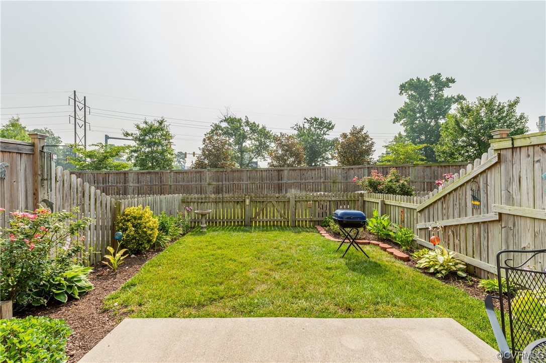 1314 Stone Rdg Pk Loop Henrico, VA 23228 - Photo 16 of 20 View of yard