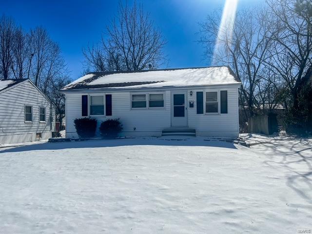452 Midlothian Road St. Louis, MO 63137 - Photo 1 of 13