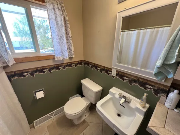 $227,500 | 401 North 15th Street East, Riverton, WY 82501