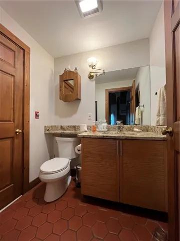 $2,600 | 45 Ayrault Street, Unit C3, Newport, RI 02840