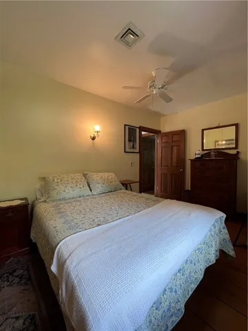 $2,600 | 45 Ayrault Street, Unit C3, Newport, RI 02840