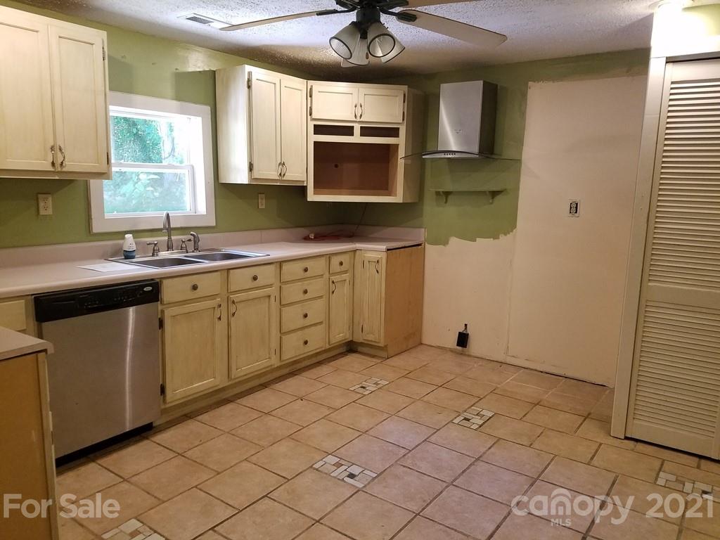 80 1/2 Rice Branch Road Asheville, NC 28804 - Photo 4 of 15 Gallery Image 4