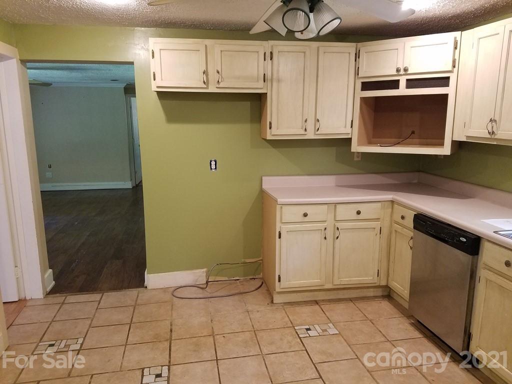 80 1/2 Rice Branch Road Asheville, NC 28804 - Photo 5 of 15 Gallery Image 5