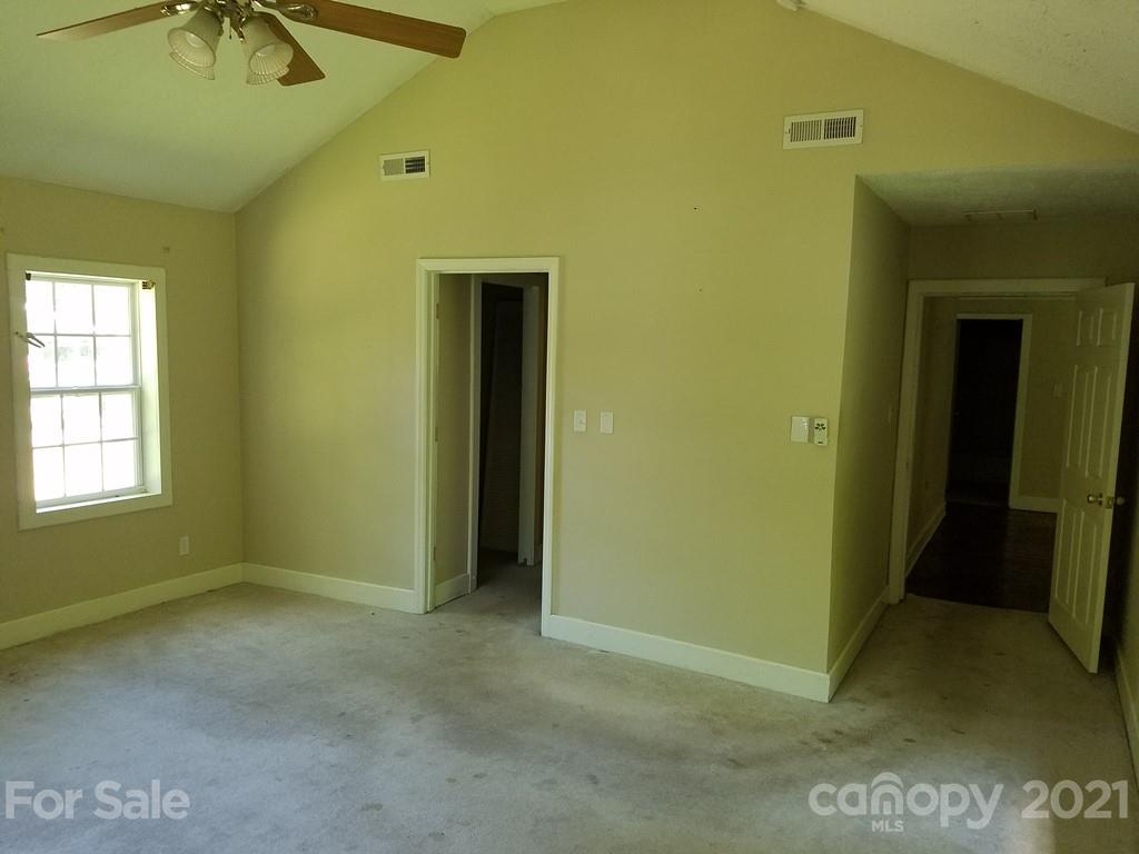 80 1/2 Rice Branch Road Asheville, NC 28804 - Photo 7 of 15 Gallery Image 7