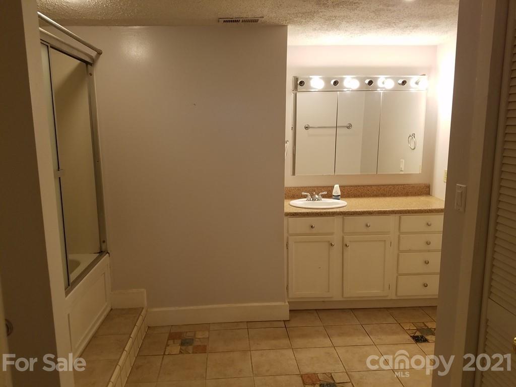 80 1/2 Rice Branch Road Asheville, NC 28804 - Photo 8 of 15 Gallery Image 8