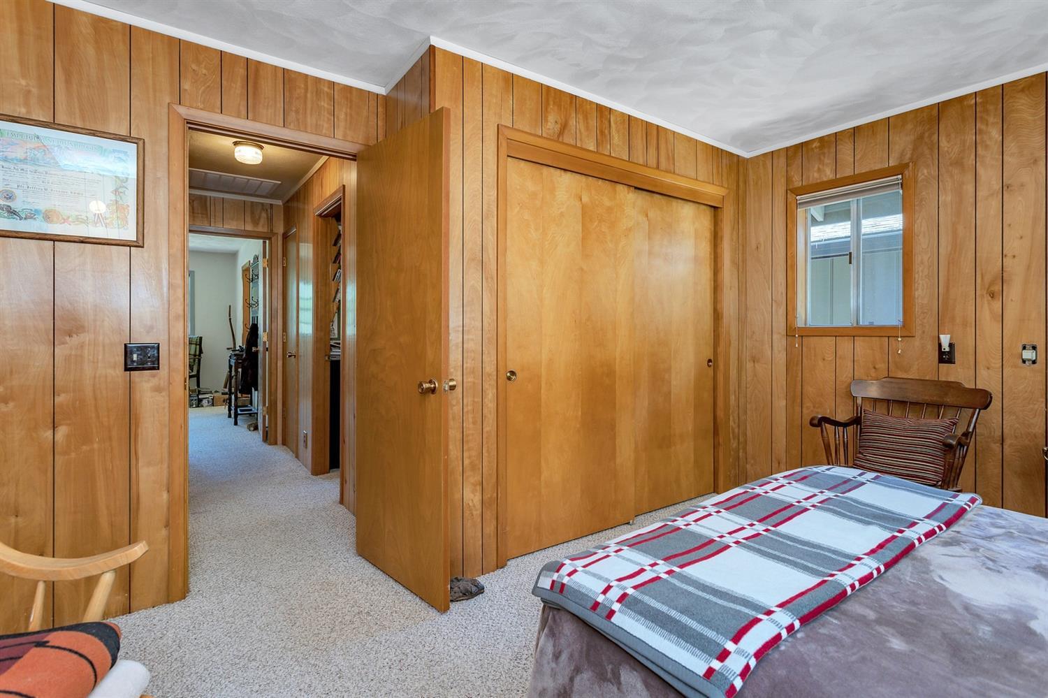 11851 Upper Applegate Road Jacksonville, OR 97530 - Photo 19 of 34 a bedroom with a bed and a table