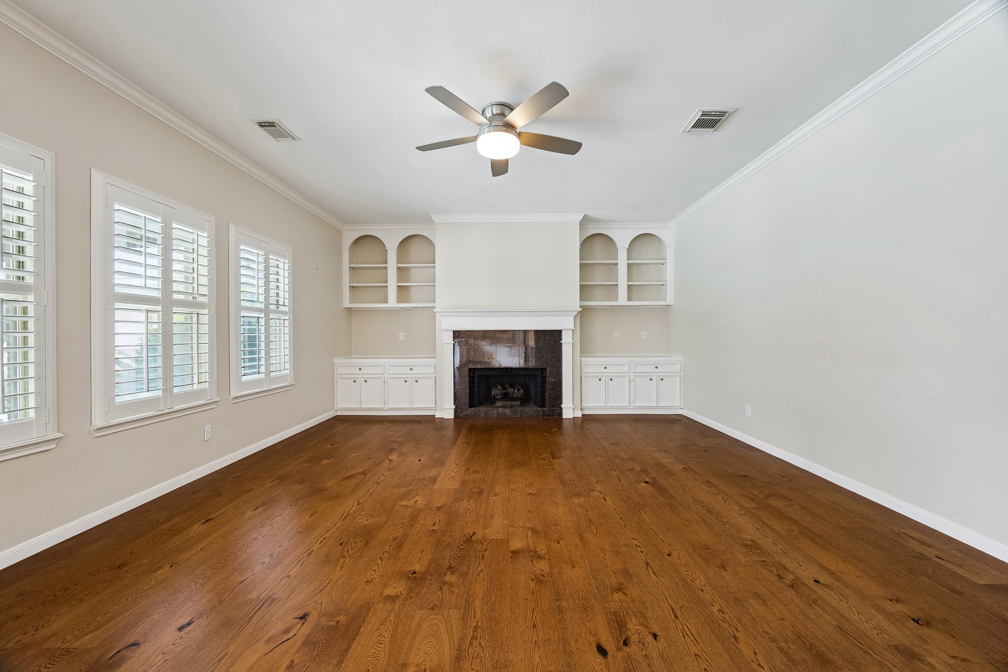816 Anderson Street Bellaire, TX 77401 - Photo 21 of 45 Living Room