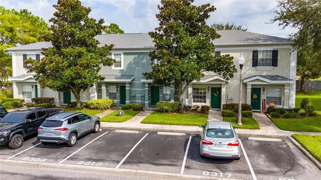 a view of a outdoor space in front of the house