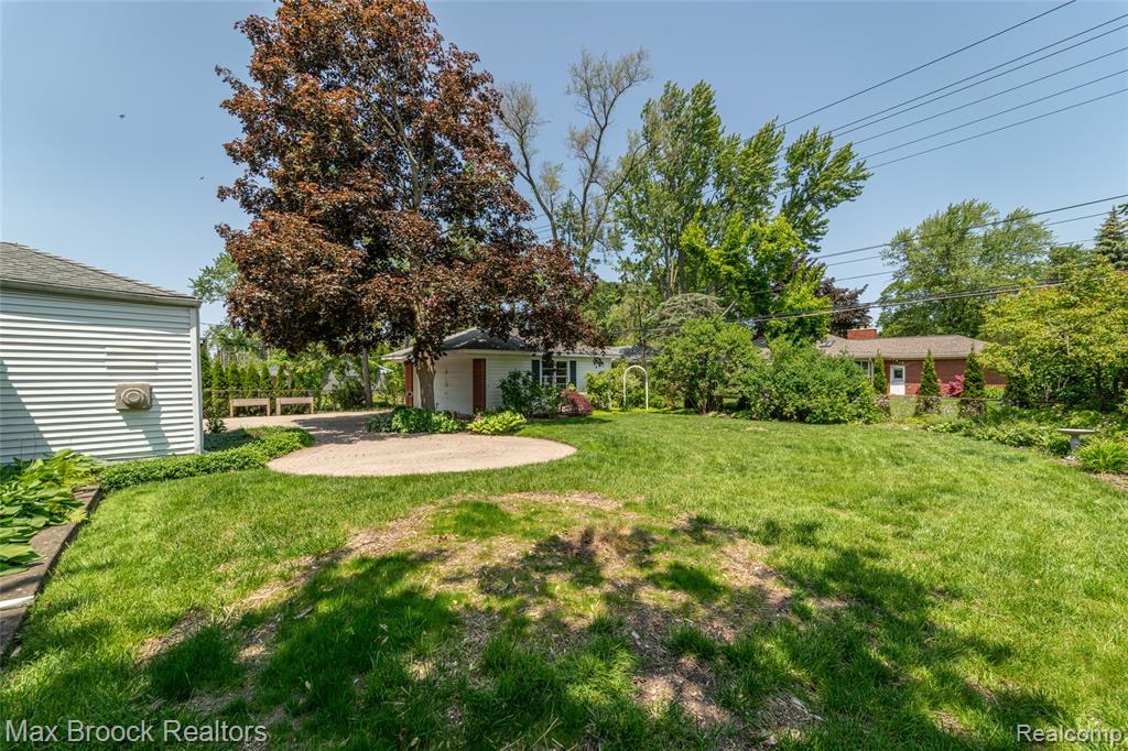 16926 Beverly Road Beverly Hills, MI 48025 - Photo 23 of 25