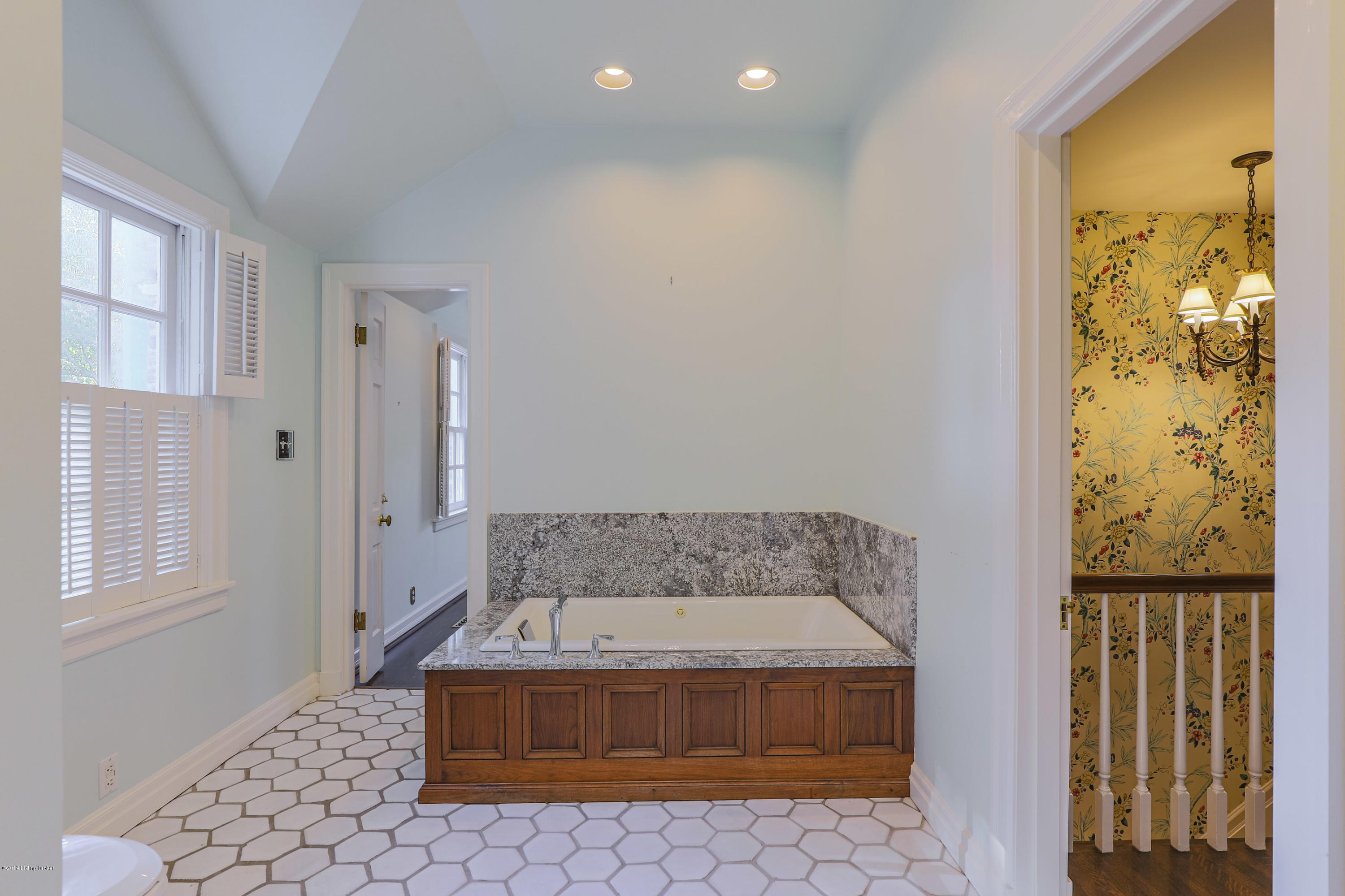 562 Sunset Road Louisville, KY 40206 - Photo 17 of 33 045-20190821 7969