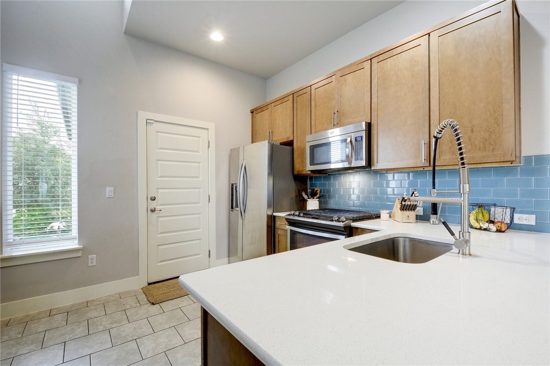 5400 Daimler Drive Austin, TX 78744 - Photo 2 of 28