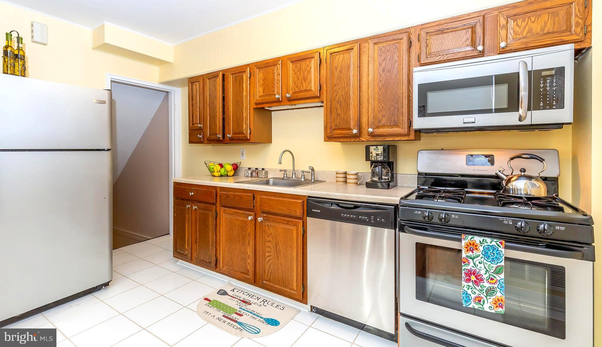 1957 Wareham Road Baltimore, MD 21222 - Photo 11 of 37 Stainless Steel appliances, ceramic tile