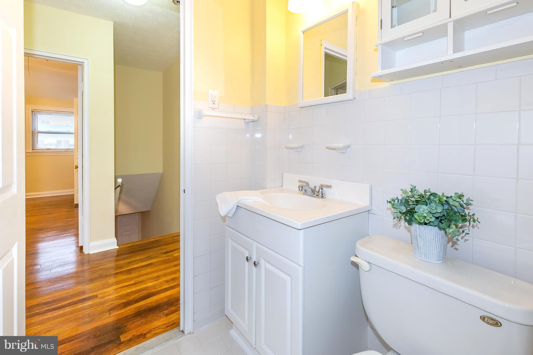 1957 Wareham Road Baltimore, MD 21222 - Photo 16 of 37 Full Bath (Upper Level)