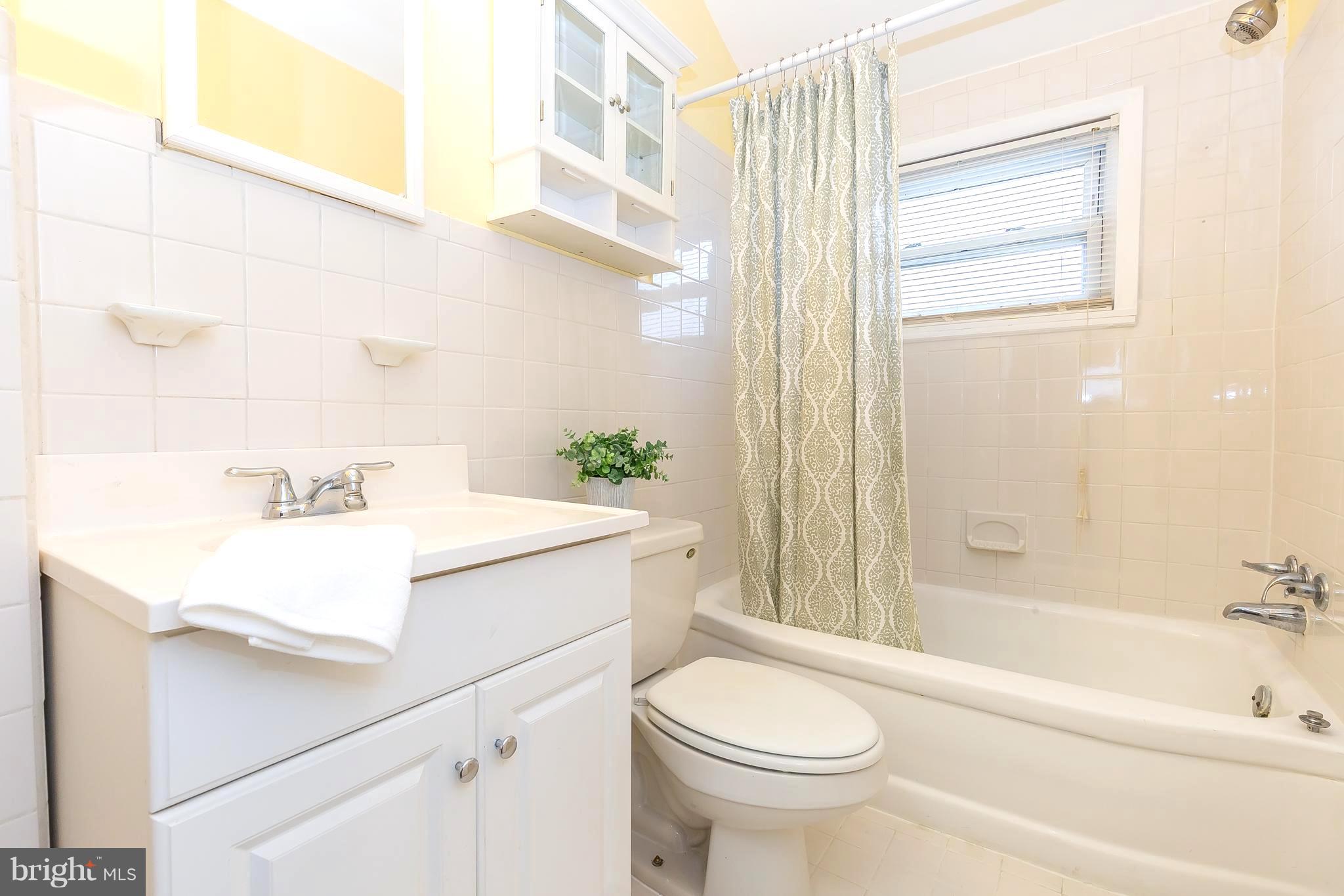 1957 Wareham Road Baltimore, MD 21222 - Photo 17 of 37 Full Bath (Upper Level)