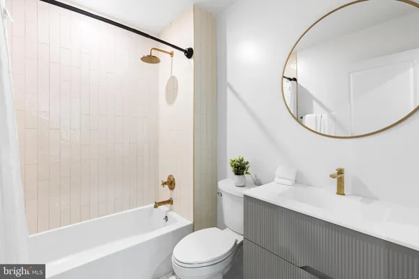 $3,100 | 1124 Florida Avenue Northeast, Unit 410, Washington, DC 20002