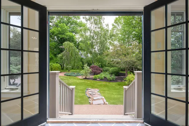 $2,495,000 | 425 York Street, York, ME 03909