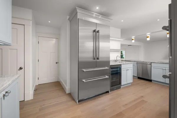 $2,495,000 | 425 York Street, York, ME 03909