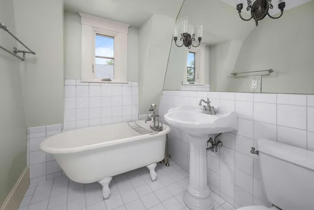 $2,495,000 | 425 York Street, York, ME 03909