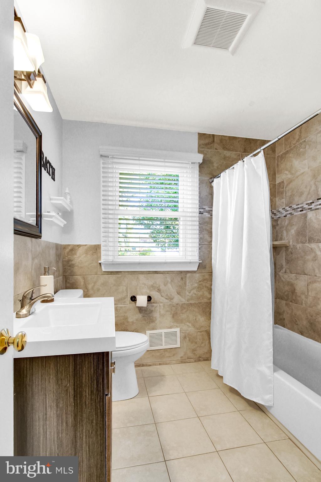 2409 Lakewood Road Baltimore, MD 21234 - Photo 14 of 31 Updated Bathroom!