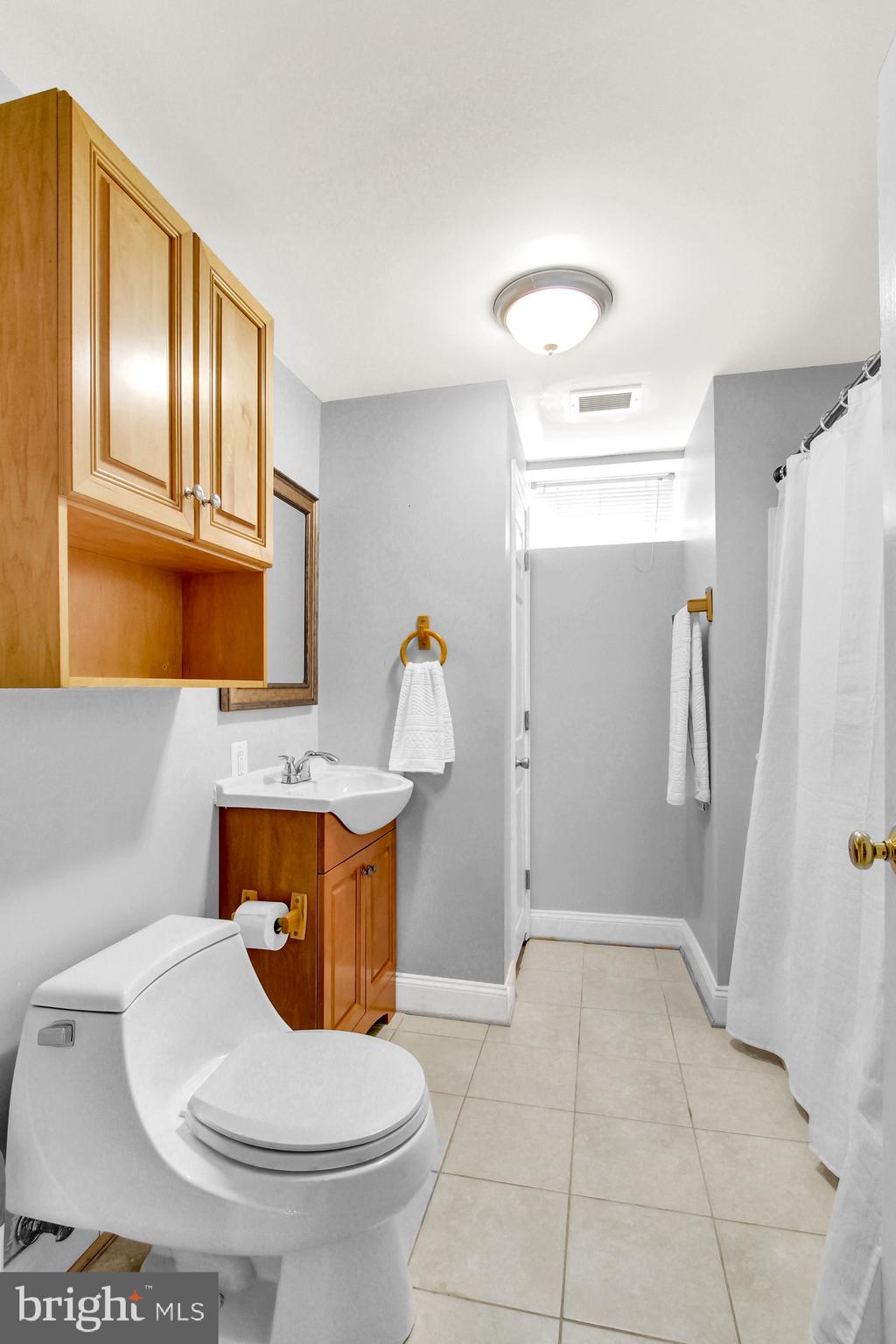 2409 Lakewood Road Baltimore, MD 21234 - Photo 21 of 31 Full Bathroom in lower level