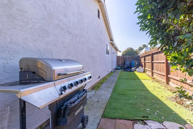 $3,200 | 1100 Merrill Court, Dixon, CA 95620