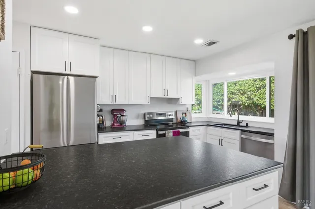 $3,200 | 1100 Merrill Court, Dixon, CA 95620