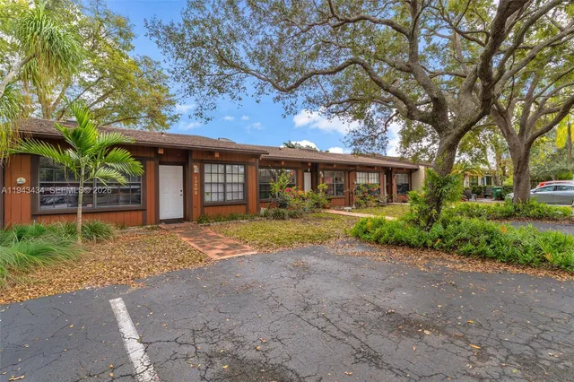 $475,000 | 13502 Southwest 102nd Lane, Miami, FL 33186