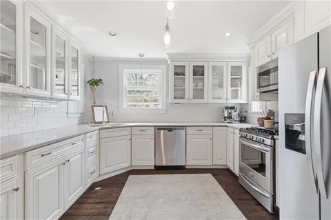 $450,000 | 23 East Winthrope Road, Kansas City, MO 64113