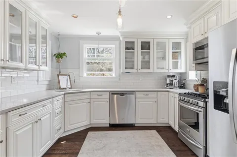 $450,000 | 23 East Winthrope Road, Kansas City, MO 64113