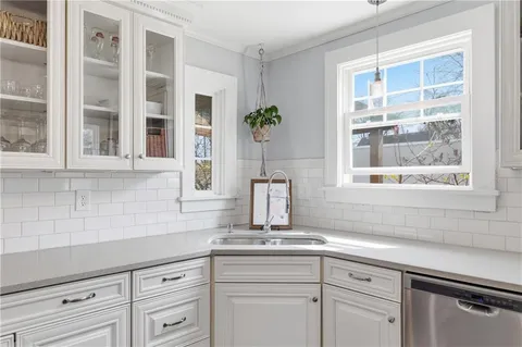 $450,000 | 23 East Winthrope Road, Kansas City, MO 64113