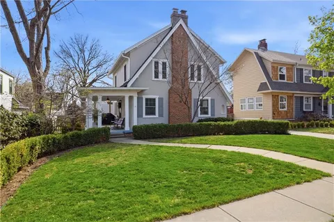 $450,000 | 23 East Winthrope Road, Kansas City, MO 64113