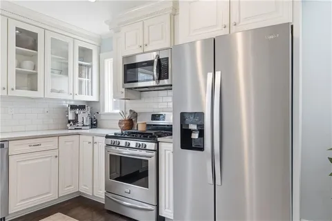 $450,000 | 23 East Winthrope Road, Kansas City, MO 64113