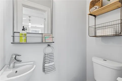 $450,000 | 23 East Winthrope Road, Kansas City, MO 64113