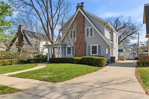 $450,000 | 23 East Winthrope Road, Kansas City, MO 64113