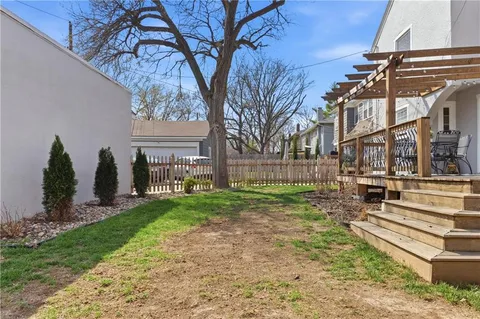 $450,000 | 23 East Winthrope Road, Kansas City, MO 64113