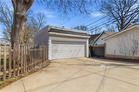 $450,000 | 23 East Winthrope Road, Kansas City, MO 64113