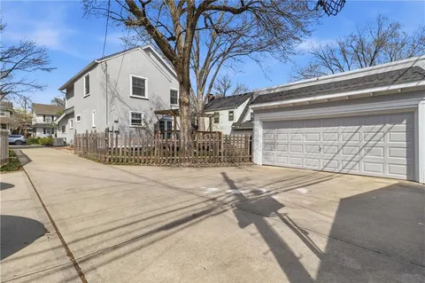 $450,000 | 23 East Winthrope Road, Kansas City, MO 64113