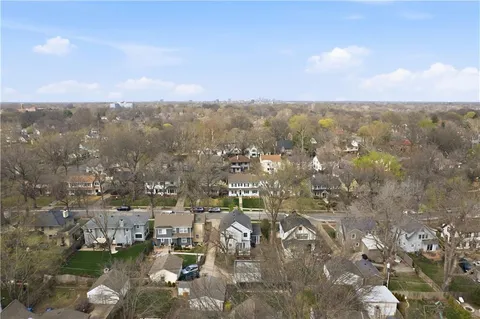 $450,000 | 23 East Winthrope Road, Kansas City, MO 64113