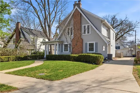 $450,000 | 23 East Winthrope Road, Kansas City, MO 64113