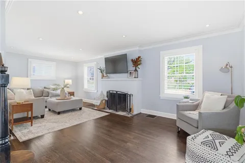 $450,000 | 23 East Winthrope Road, Kansas City, MO 64113