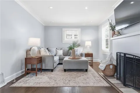 $450,000 | 23 East Winthrope Road, Kansas City, MO 64113