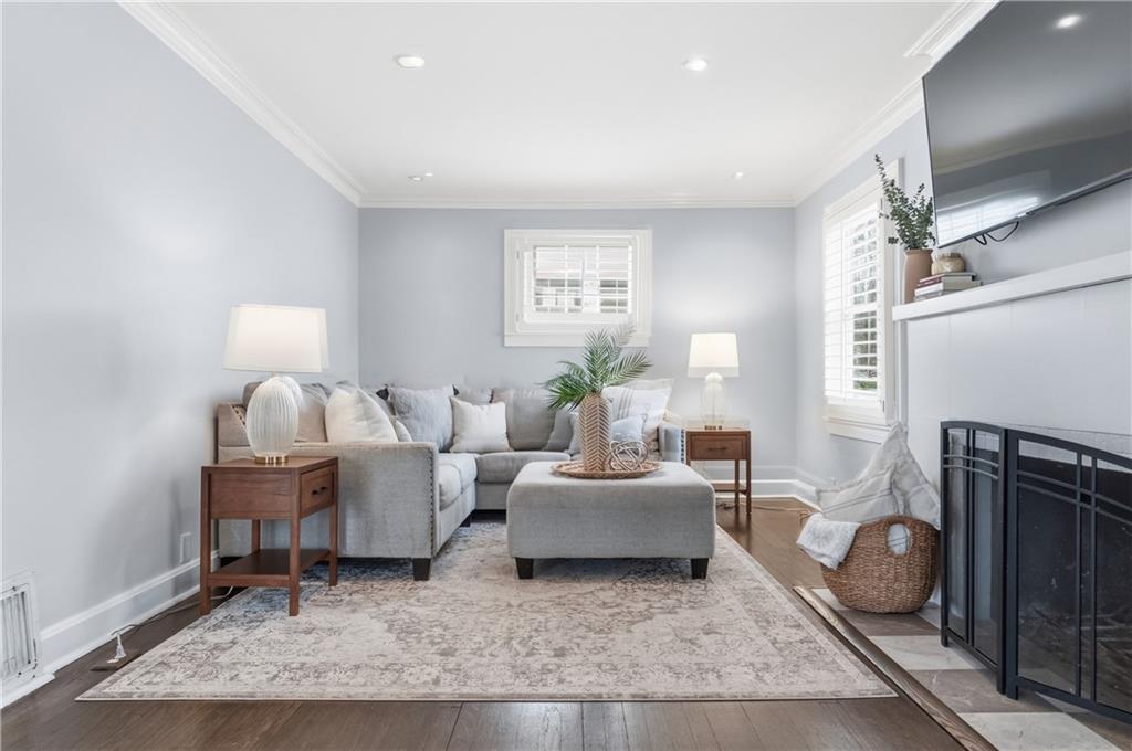 23 East Winthrope Road Kansas City, MO 64113 - Photo 9 of 50