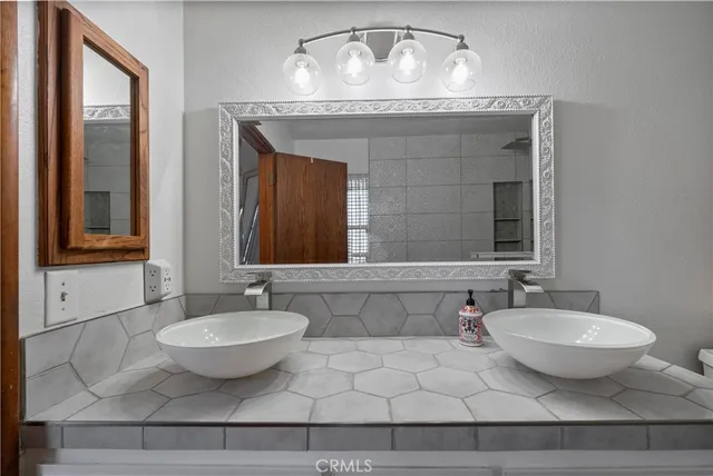 $1,050,000 | 31060 VÃa Norte, Temecula, CA 92591