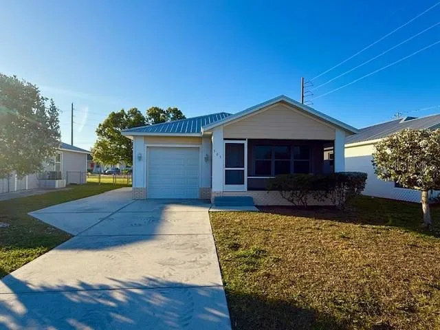 $2,000 | 305 East Grace Street, Punta Gorda, FL 33950