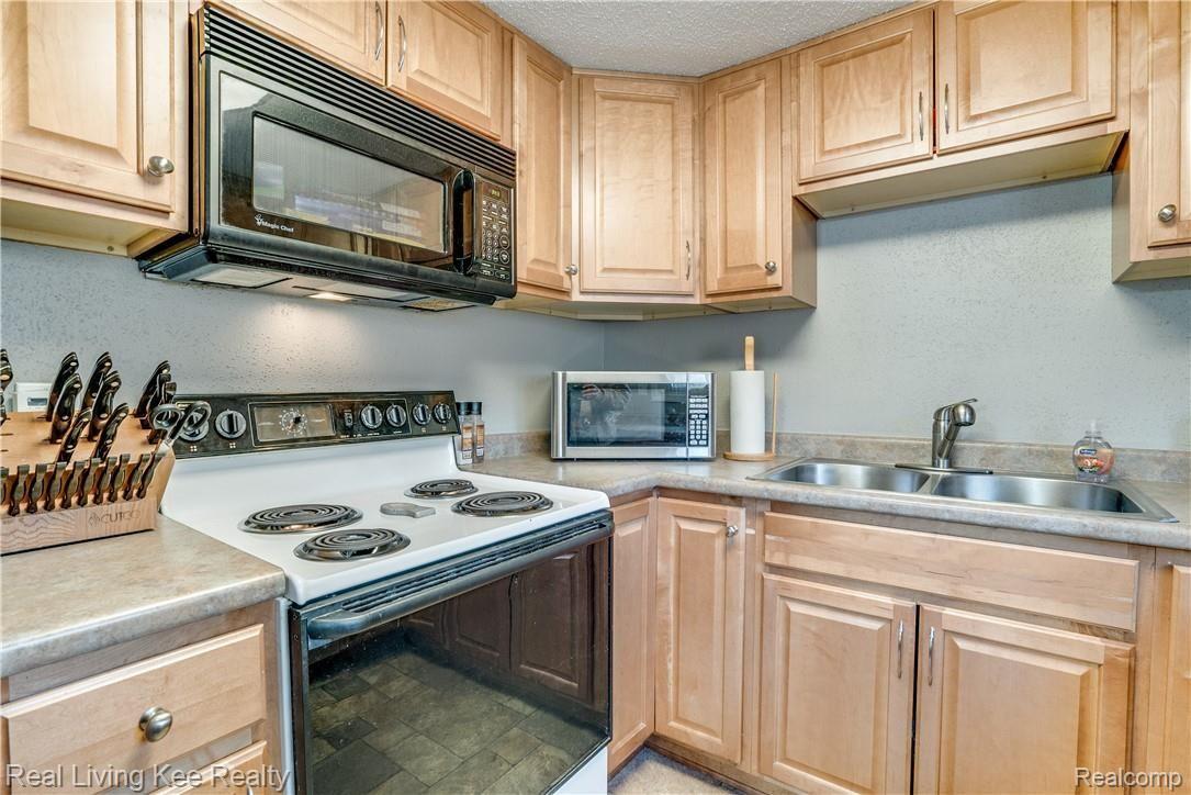 140 Indianside Road Oakland, MI 48363 - Photo 43 of 62 Interiors (22 of 41).jpg