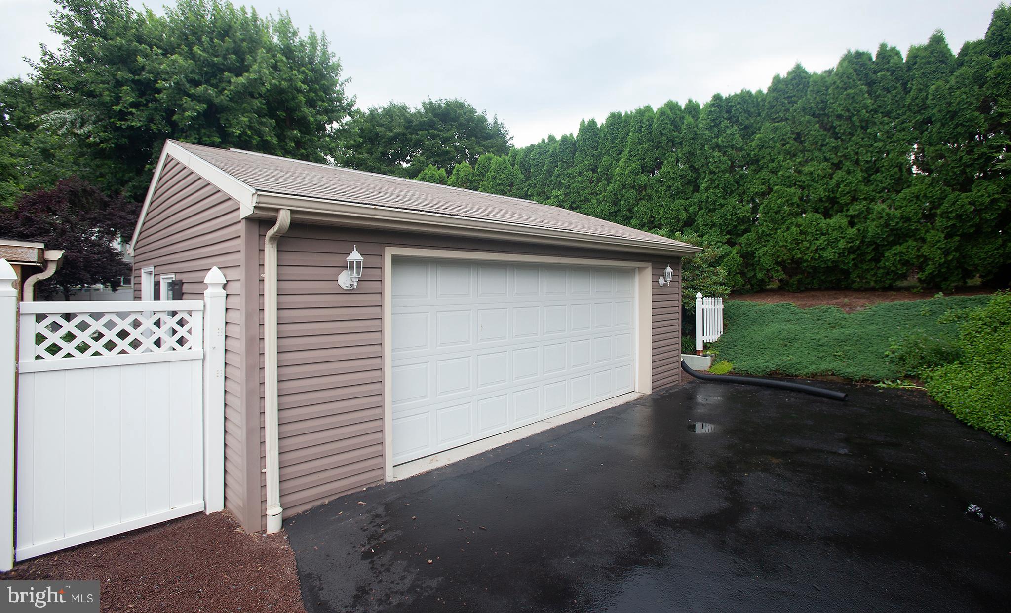 327 Windcrest Road Harrisburg, PA 17112 - Photo 14 of 34 Gallery Image 14