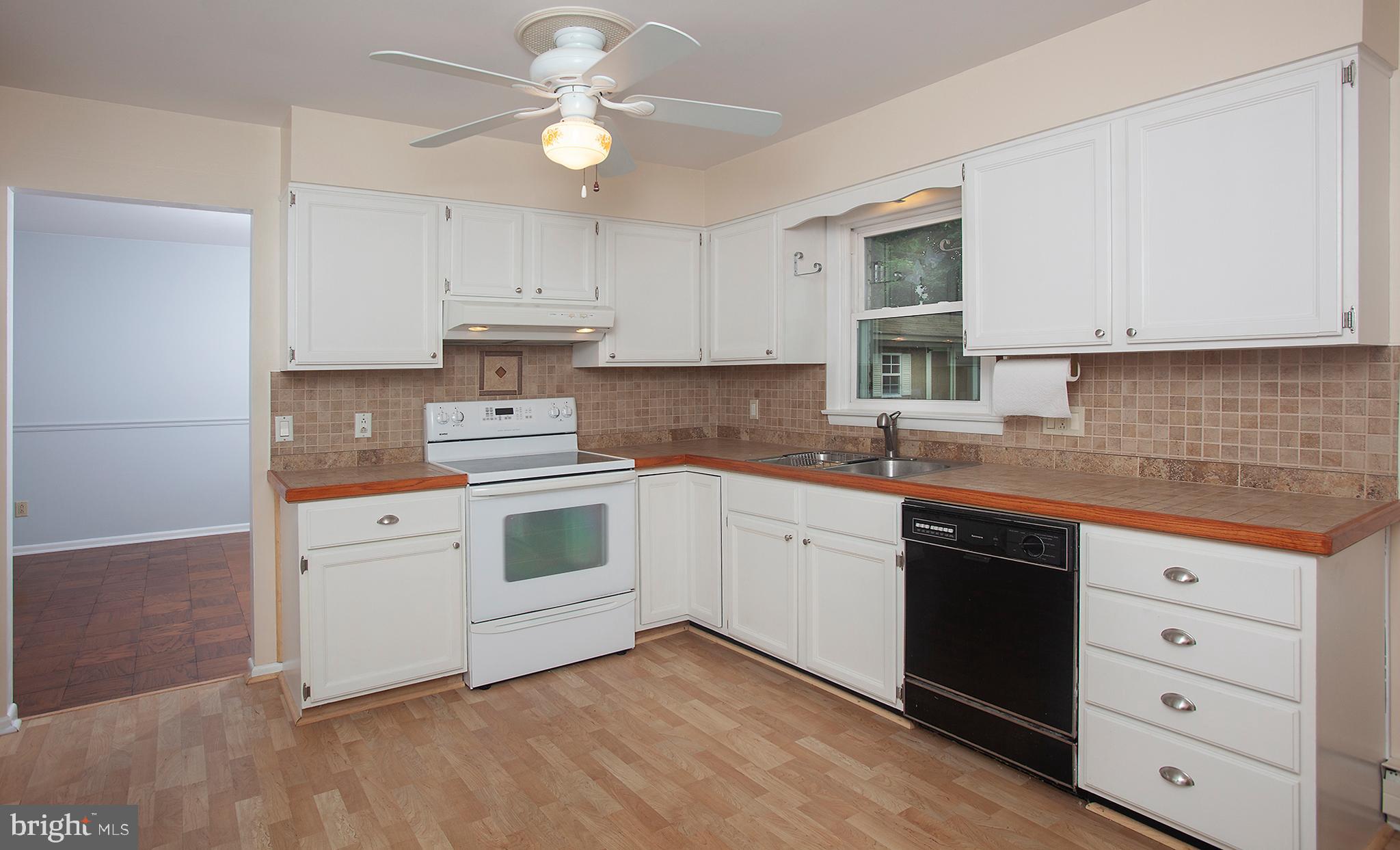 327 Windcrest Road Harrisburg, PA 17112 - Photo 3 of 34 Gallery Image 3